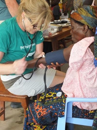 A Medicine & Healthcare volunteer treats a patient during an outreach in Togo. A Medicine & Healthcare volunteer treats a patient during an outreach in Togo.