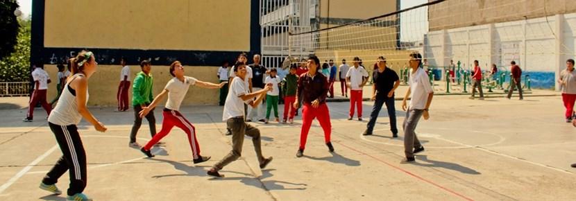 Volunteer in a volleyball training session with students overseas with Projects Abroad Volunteer in a volleyball training session with students overseas with Projects Abroad